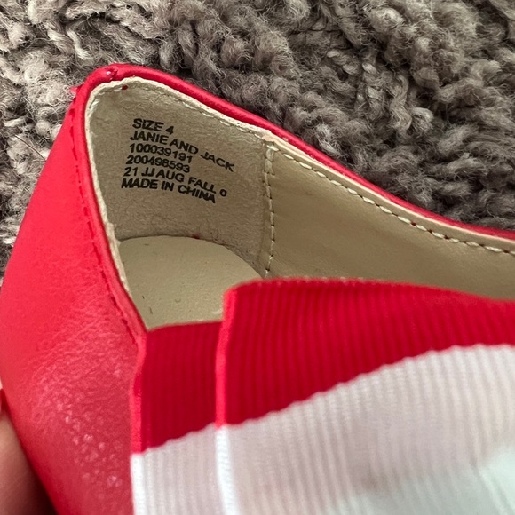 Janie and Jack baby/toddler size 4 red flat dress shoe with bow - Picture 5 of 8